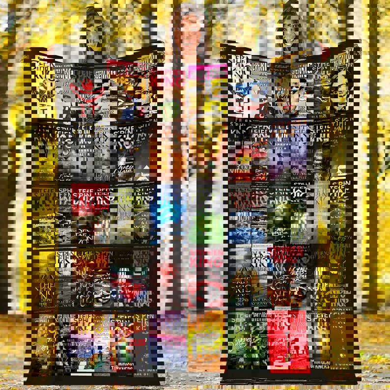 Stephen king blanket, stephen king books blanket, the best stephen king books collection gifts, stephen king fan gifts, christmas gifts Quilt Blanket