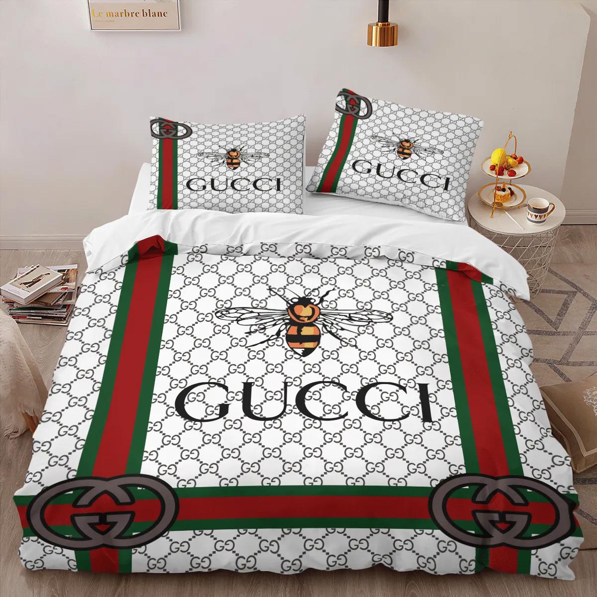 Gucci bee white luxury brand high-end bedding sets, bedroom decor , thanksgiving decorations for home best luxury bed sets gift thankgivings and christmas Bedding Sets
