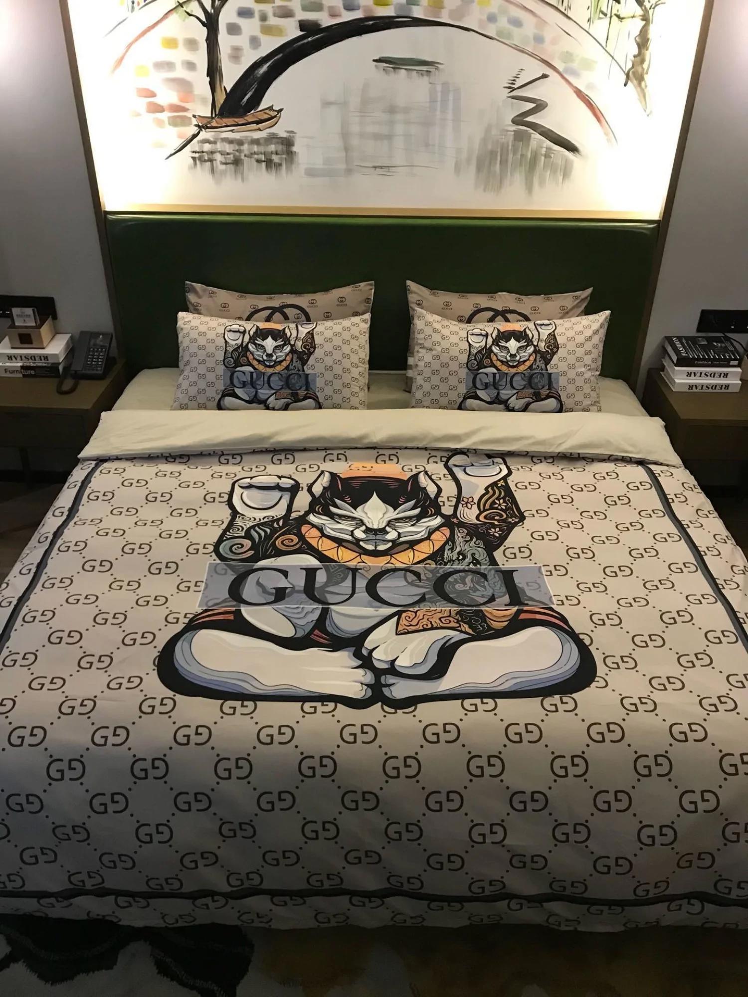 Gucci beige logo type 204 Bedding Sets blankets bed linen hyperbeast Bedroom home decor premium fashion brand bedclothes sheets covers duvet bedspread luxury ideas