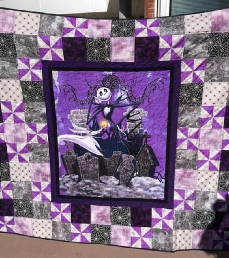 Halloween decorations skull thorw blanket - smilling skull girl quilt blanket - halloween gift for women Quilt Blanket