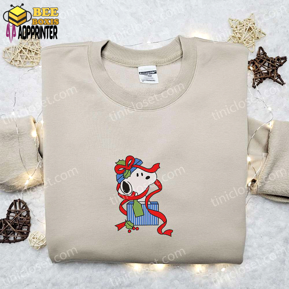 Snoopy christmas gift box shirt & peanuts cartoon hoodie: best family christmas gifts