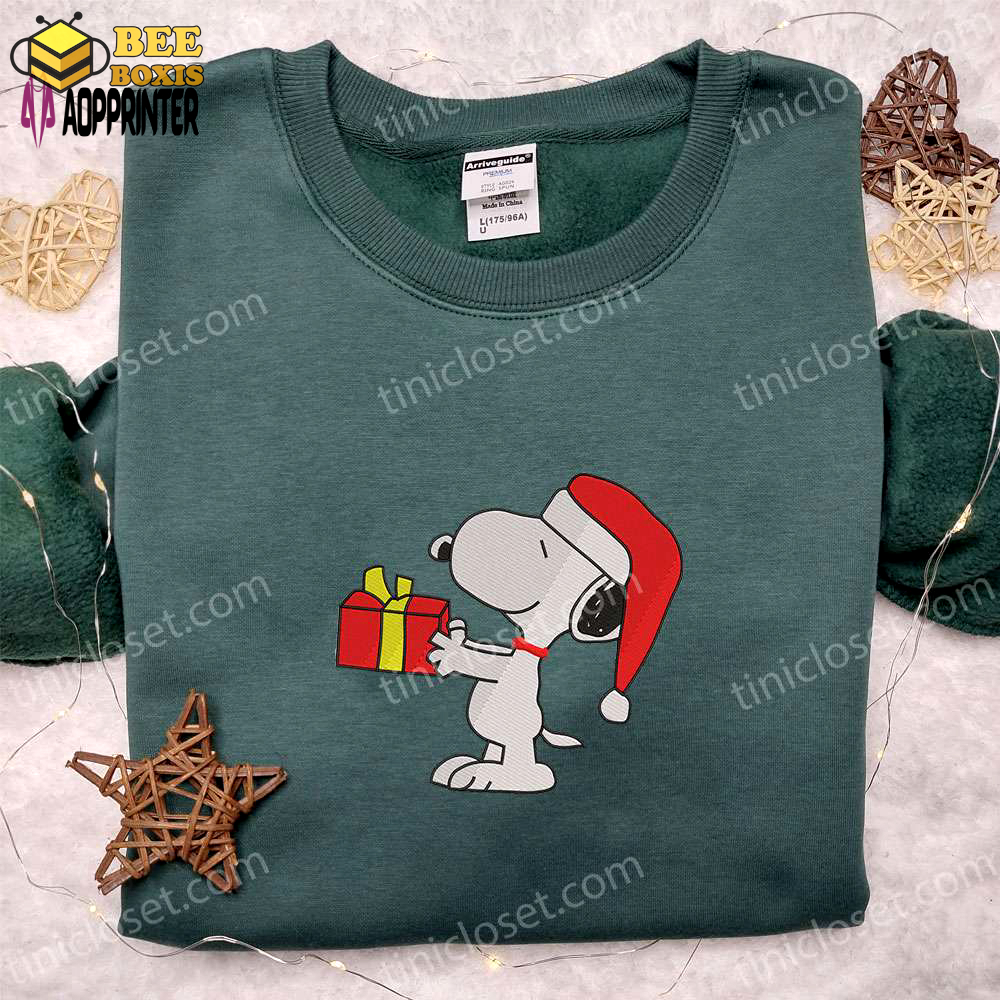 Snoopy christmas gift shirt & peanuts cartoon hoodie: best family gifts