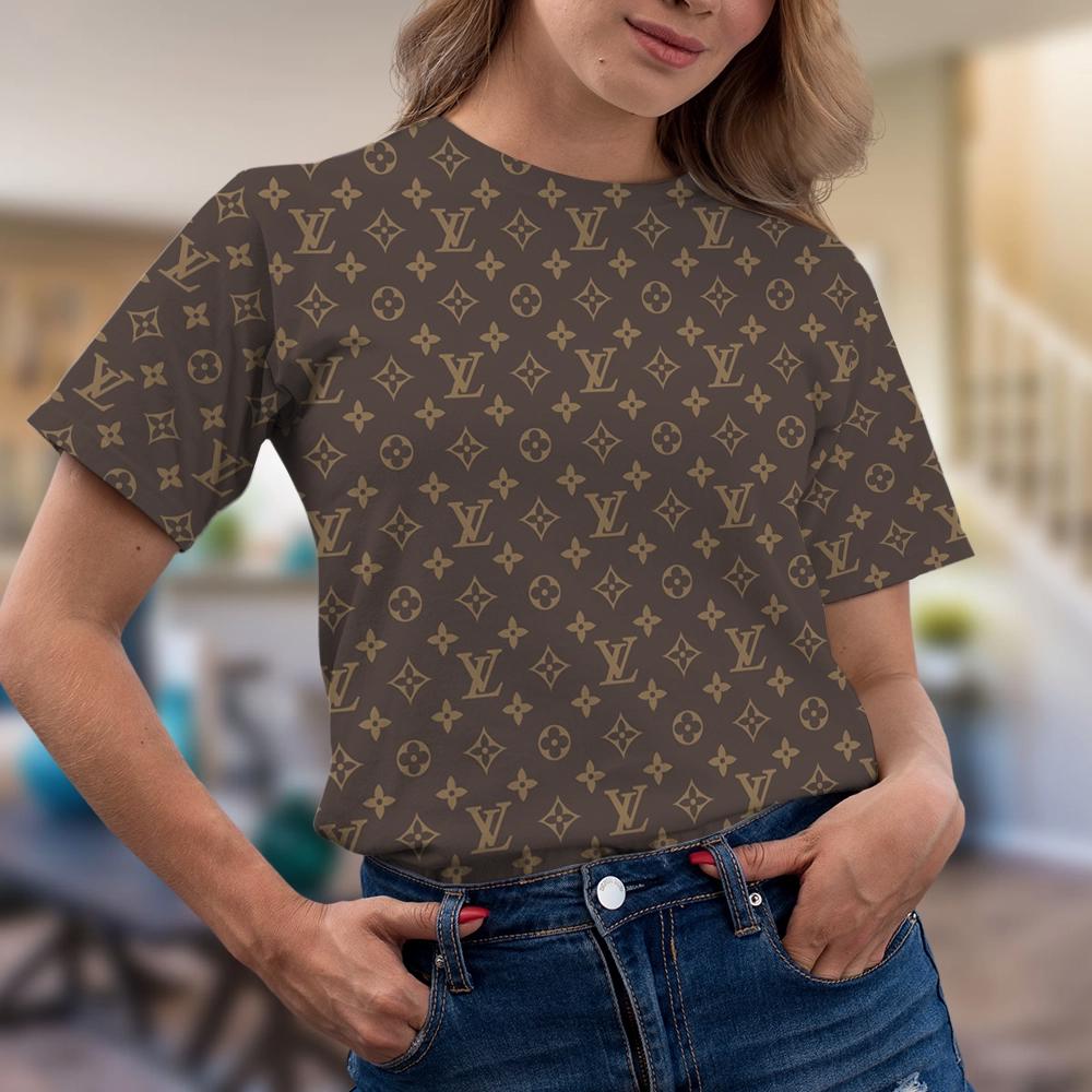 Louis Vuitton Iconic Monogram T-Shirt and Chic Streetwear