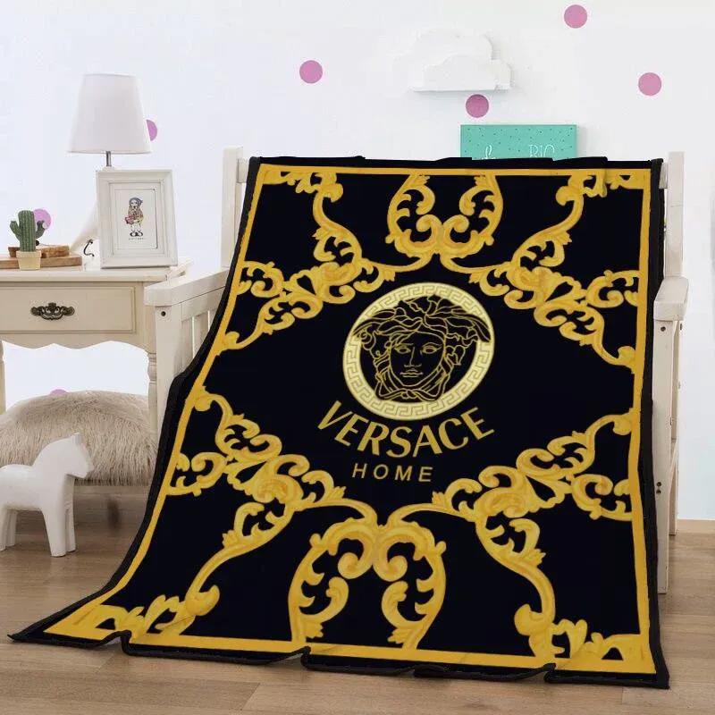 
                versace home fashion luxury brand fleece blanket comfortable blanket
            