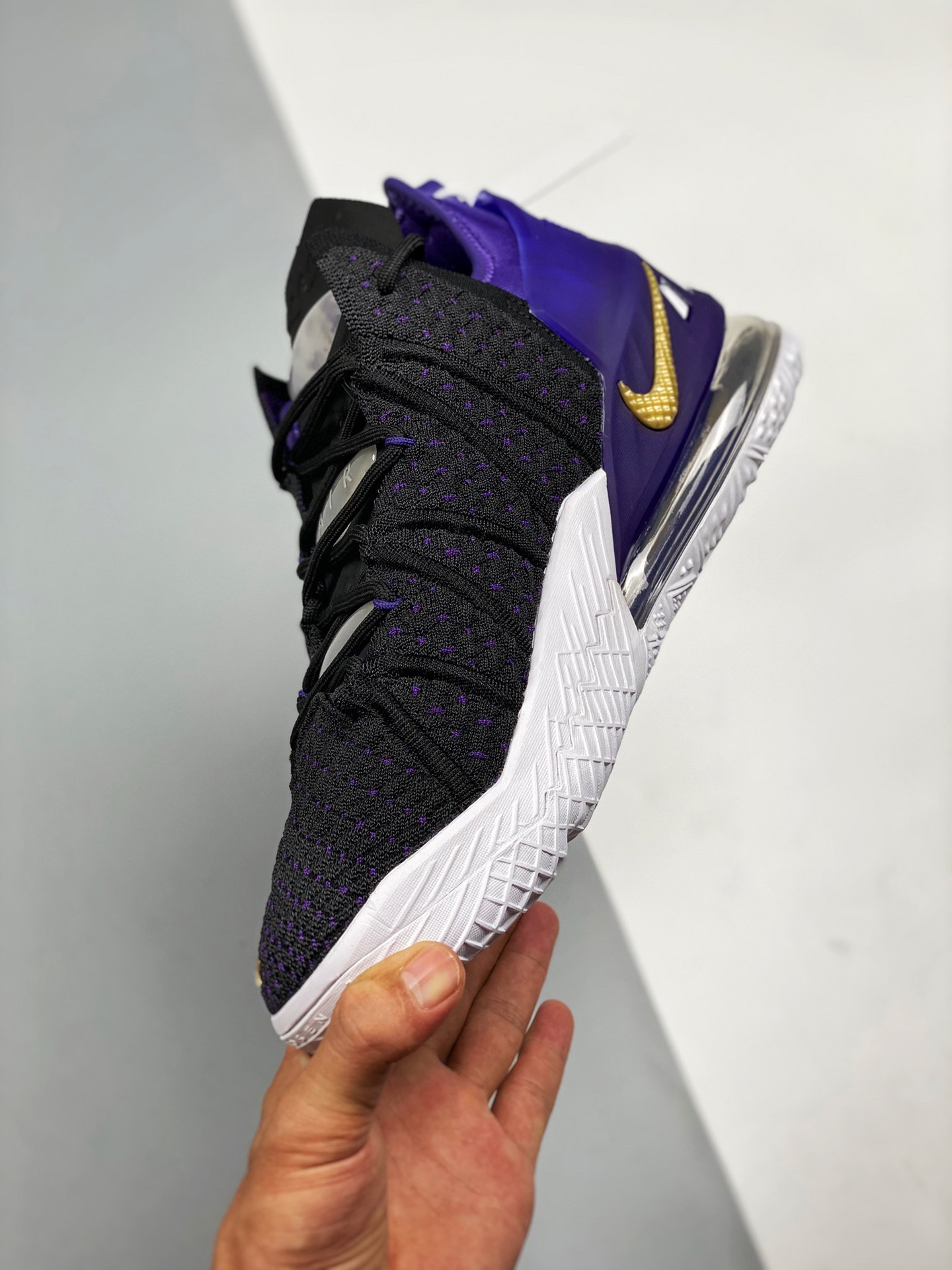 Nike lebron 18 lakers black metallic gold-court purple-white for sale