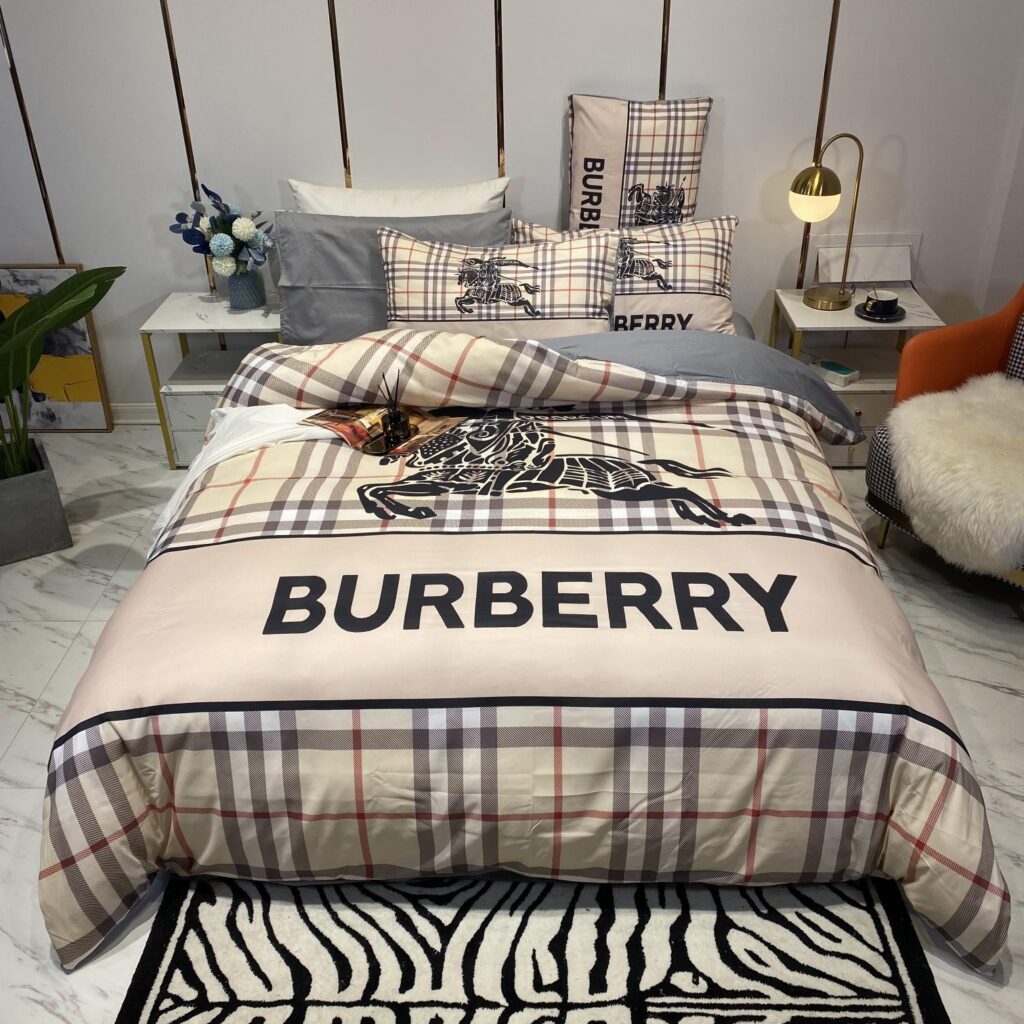 
                    
                burberry bedding set printed bedding sets quilt sets duvet cover luxury brand bedding decor bedroom sets
            
                