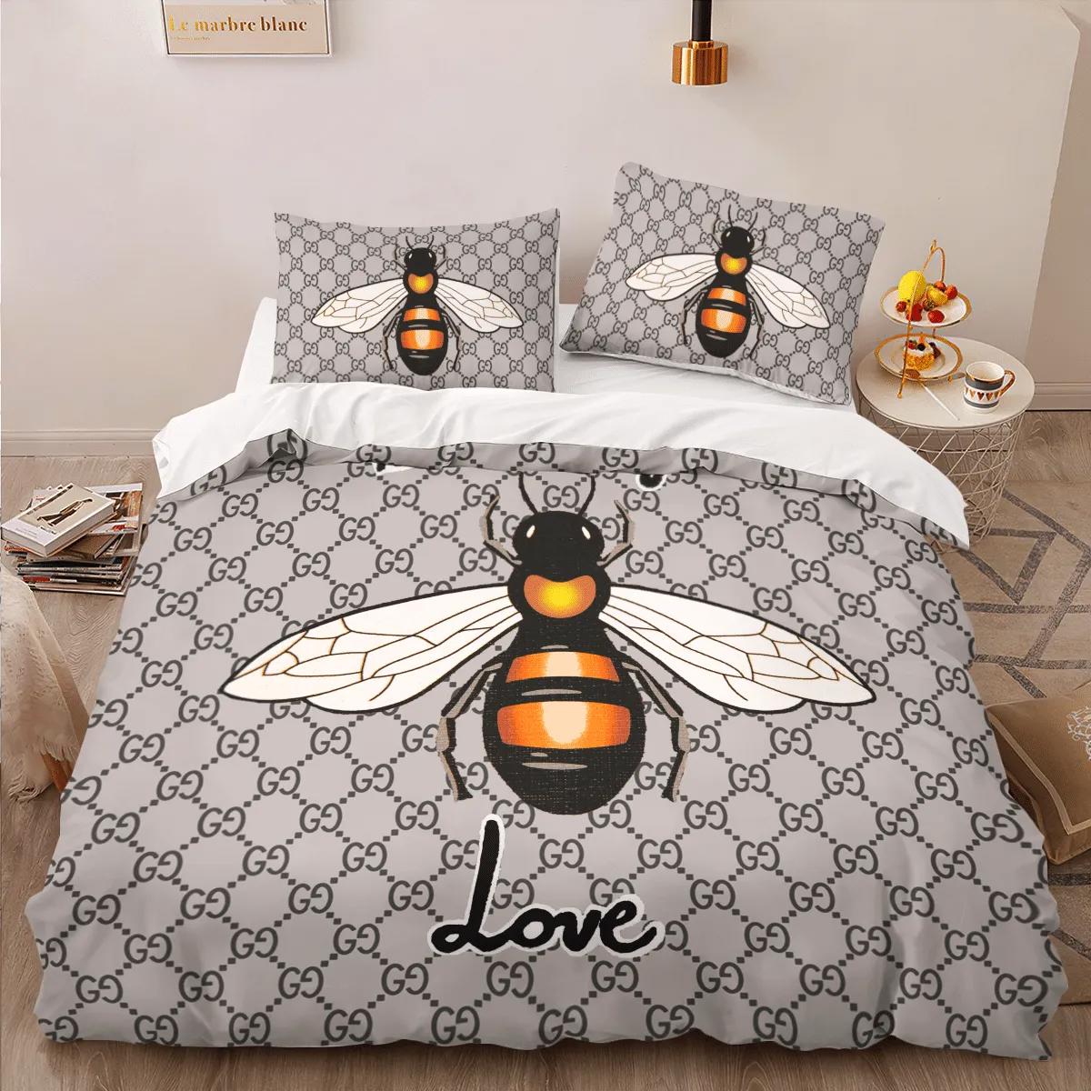 
                    
                gucci bee blind for love fashion logo premium luxury brand high-end bedding set lv home decor
            
                