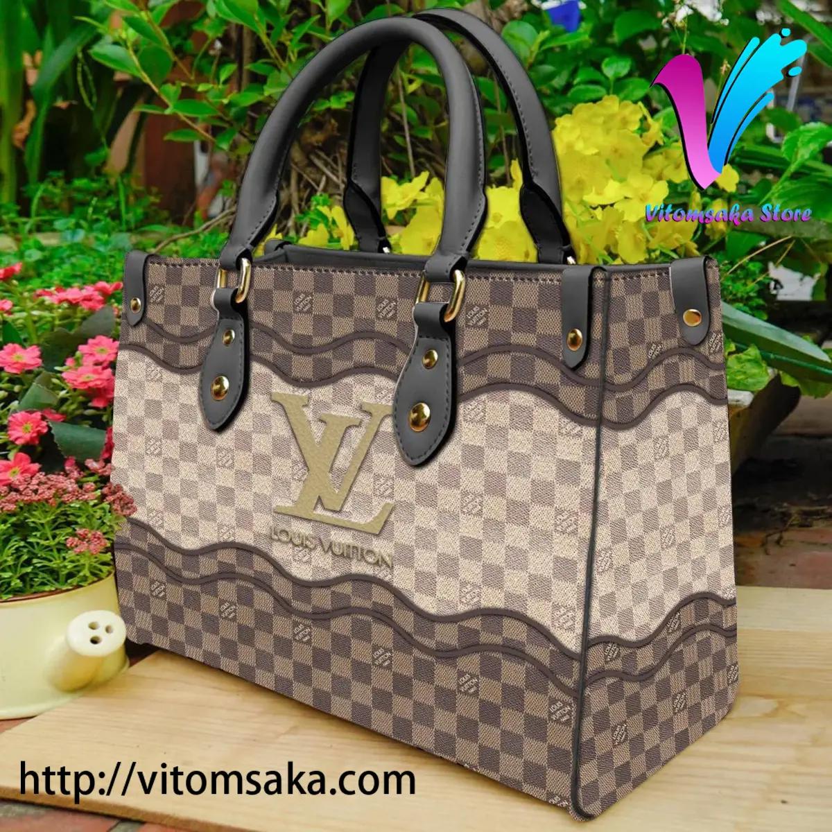 
            louis vuitton monogram luxury brand fashion women small handbag for beauty
          