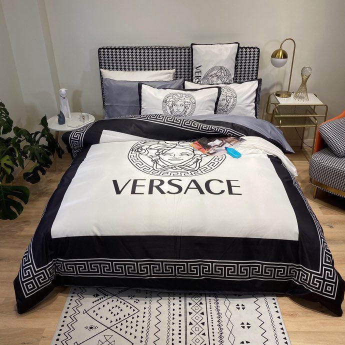 Versace Black & White Bedding Set