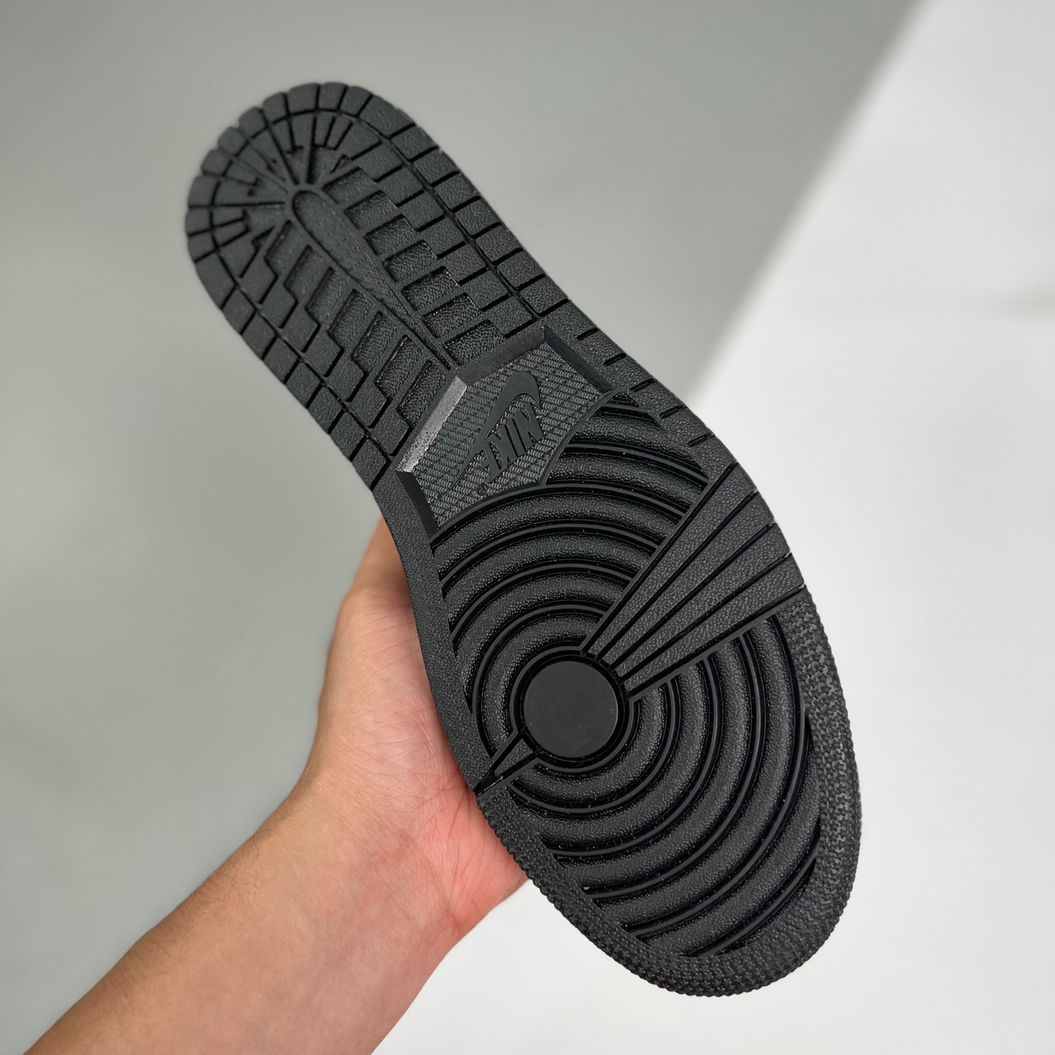 Louis vuitton x air jordan 1 low – 06dhlh12-203 – full size 36 – 45