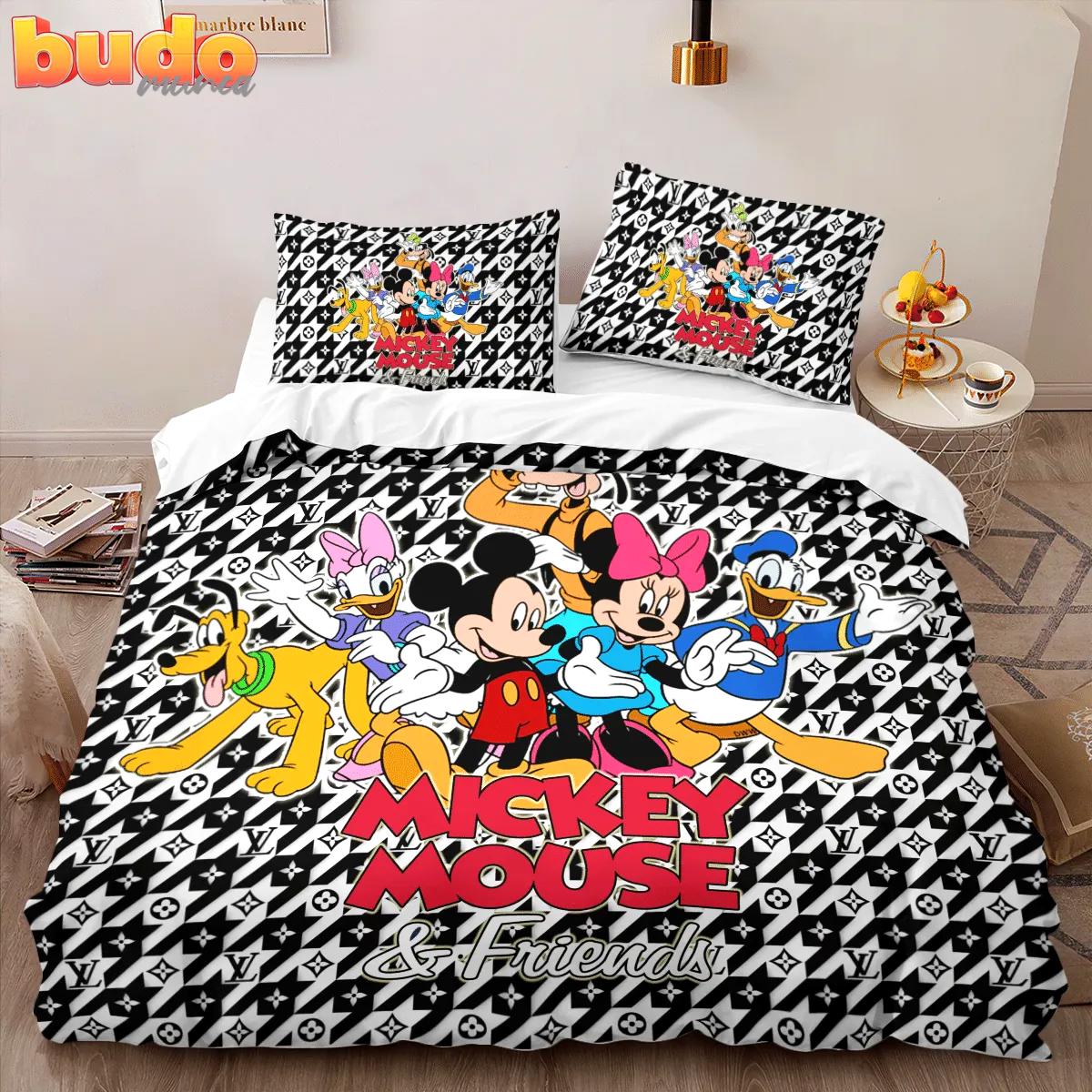Louis vuitton mickey mouse limited edition luxury brand bedding set bedspread duvet cover set home decor