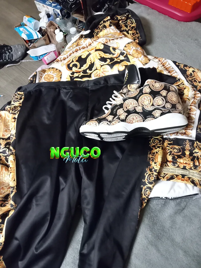 Review images One piece sweatshirt:  pirate hunter zoro