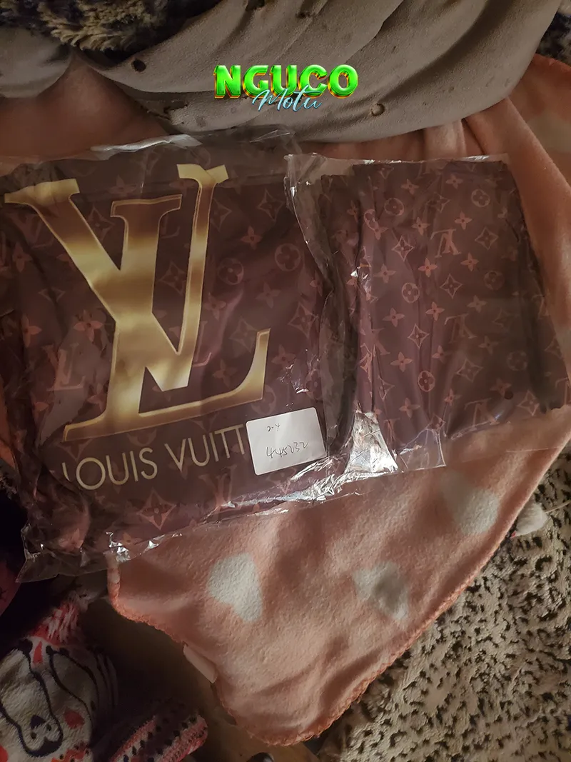 Review images One piece sweatshirt:  pirate hunter zoro