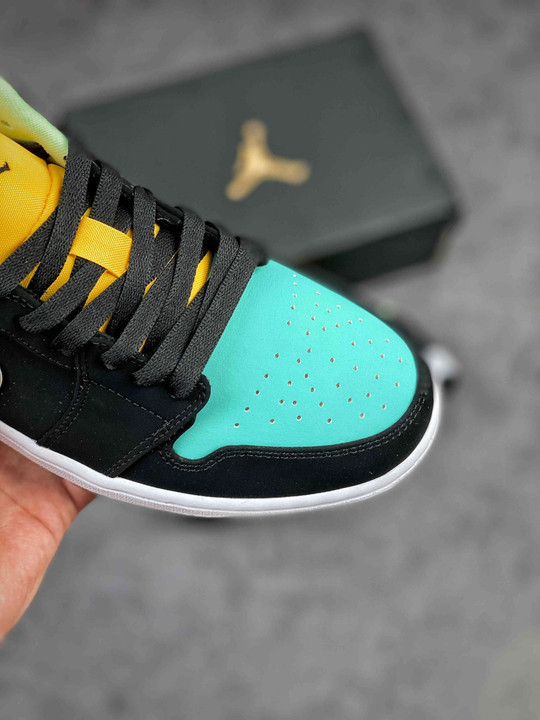 Air jordan 1 low black/aurora green/laser orange