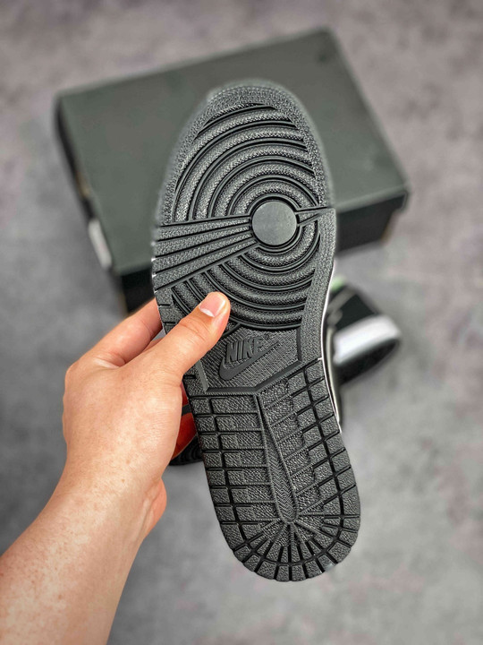 Air jordan 1 low black/aurora green/laser orange