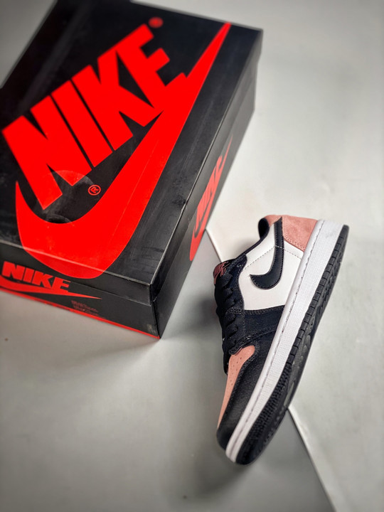 Air jordan 1 low black/bleached coral-white-grey fog cz0790-061