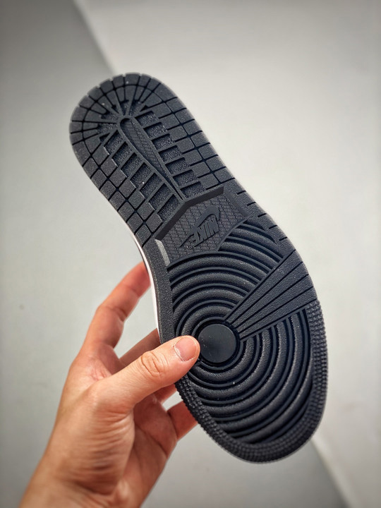 Air jordan 1 low black/bleached coral-white-grey fog cz0790-061