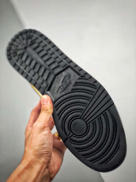 Air jordan 1 low black/court purple-university gold-bright crimson