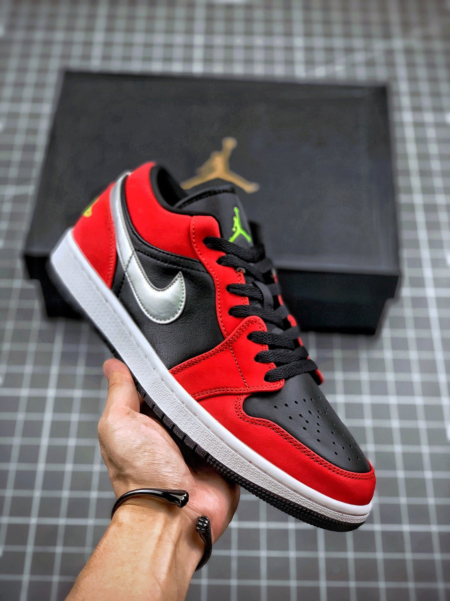 Air jordan 1 low black/green pulse-gym red-white