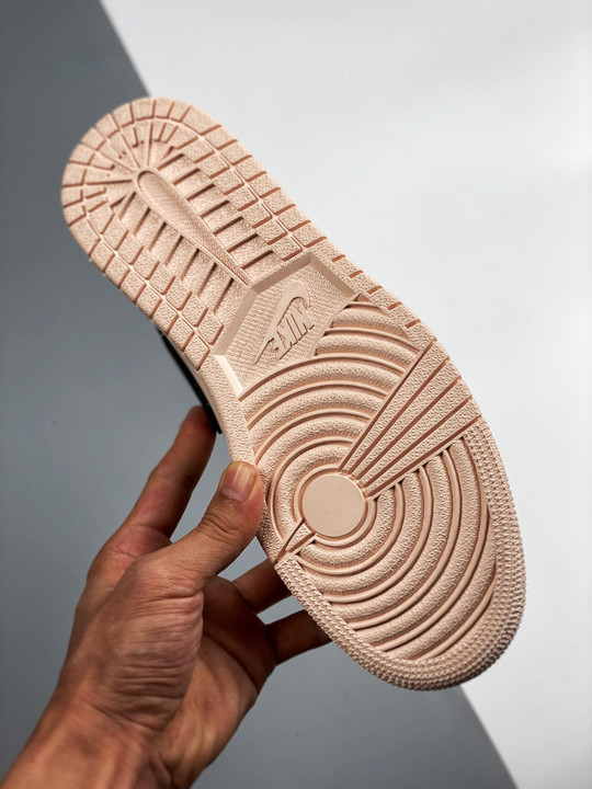 Air jordan 1 low black/guava ice/sail dc0774-003