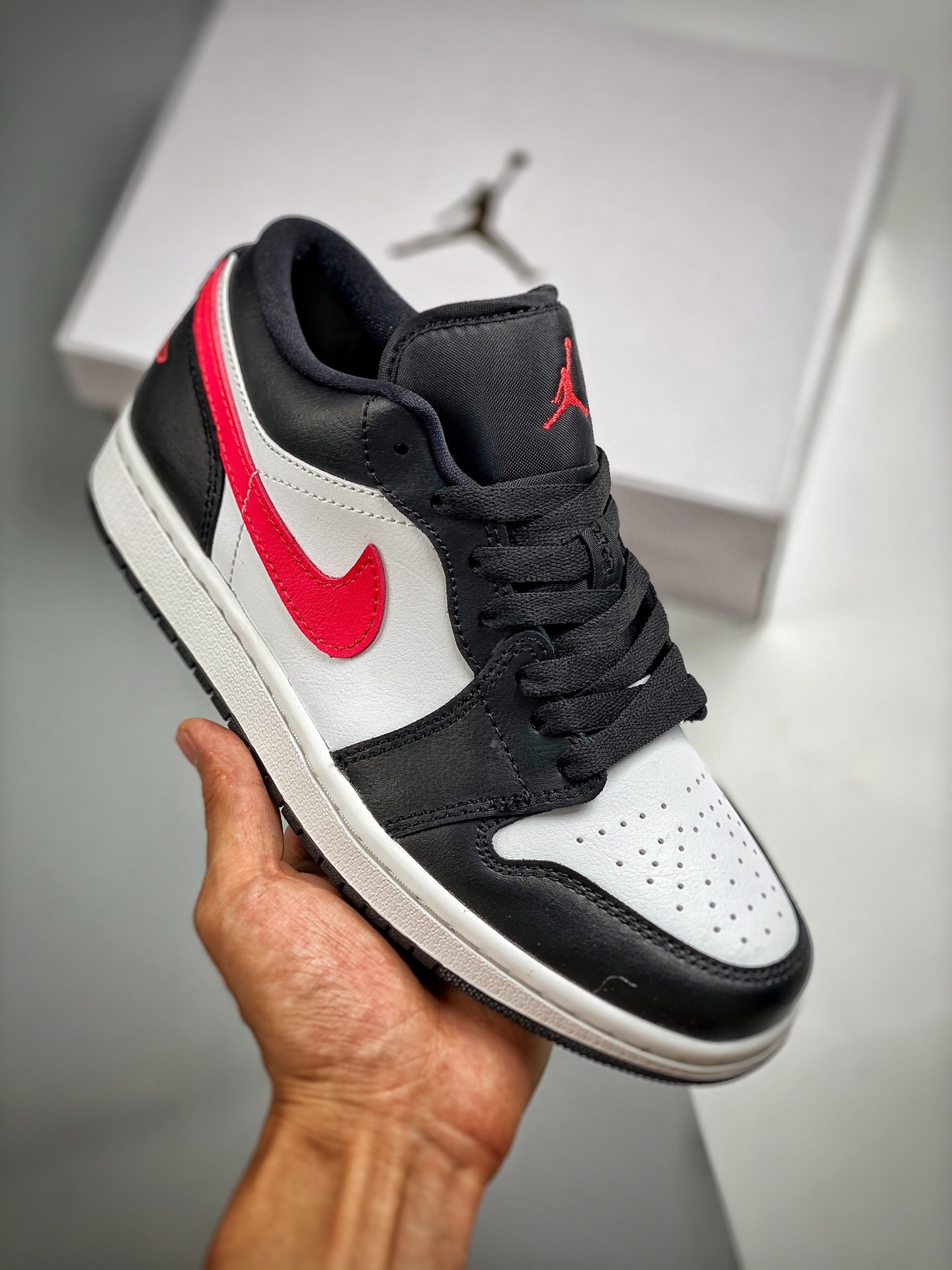 Air jordan 1 low black/siren red-white dc0774-004