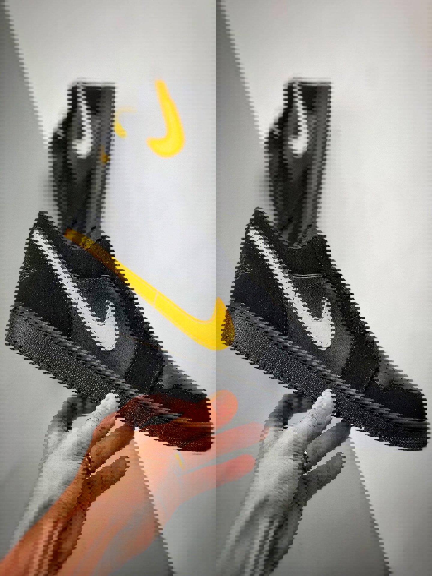 Air jordan 1 low black yellow 553558-071