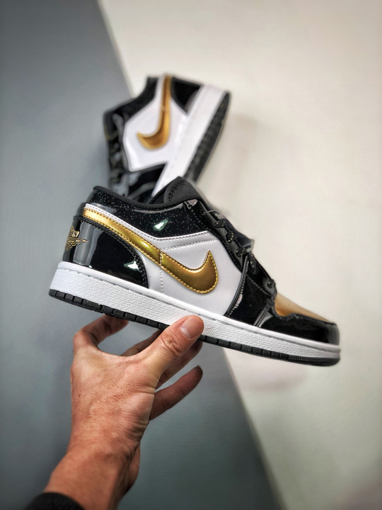 Air jordan 1 low copper toemetallic gold/black-white