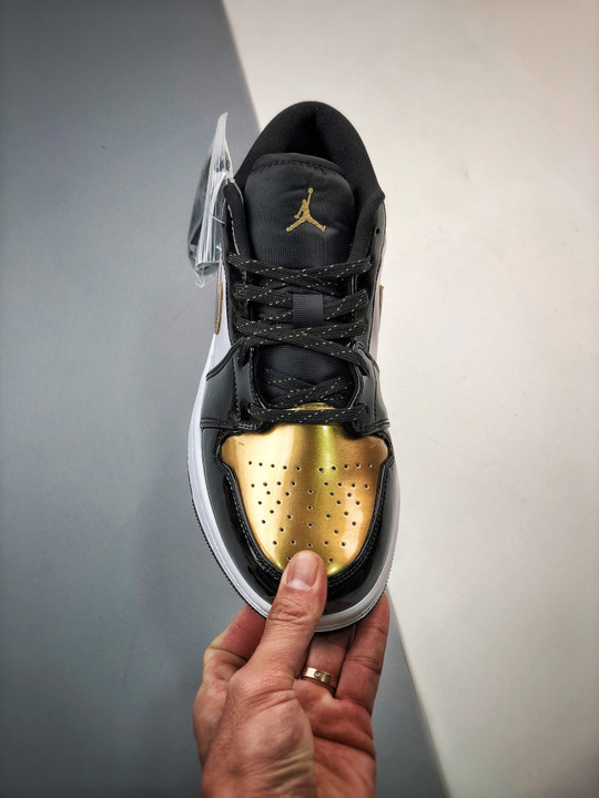 Air jordan 1 low copper toemetallic gold/black-white