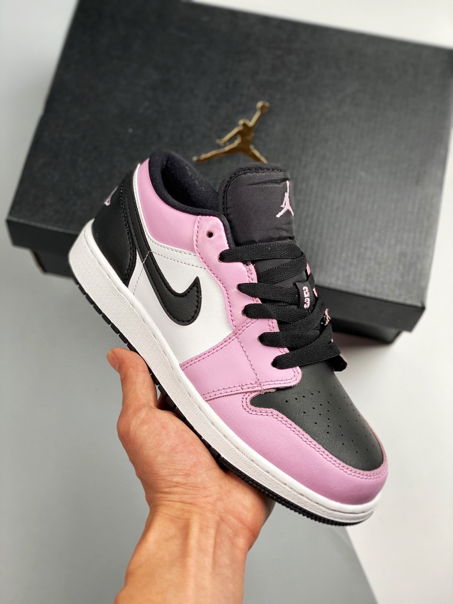 Air jordan 1 low light arctic pink/black/white