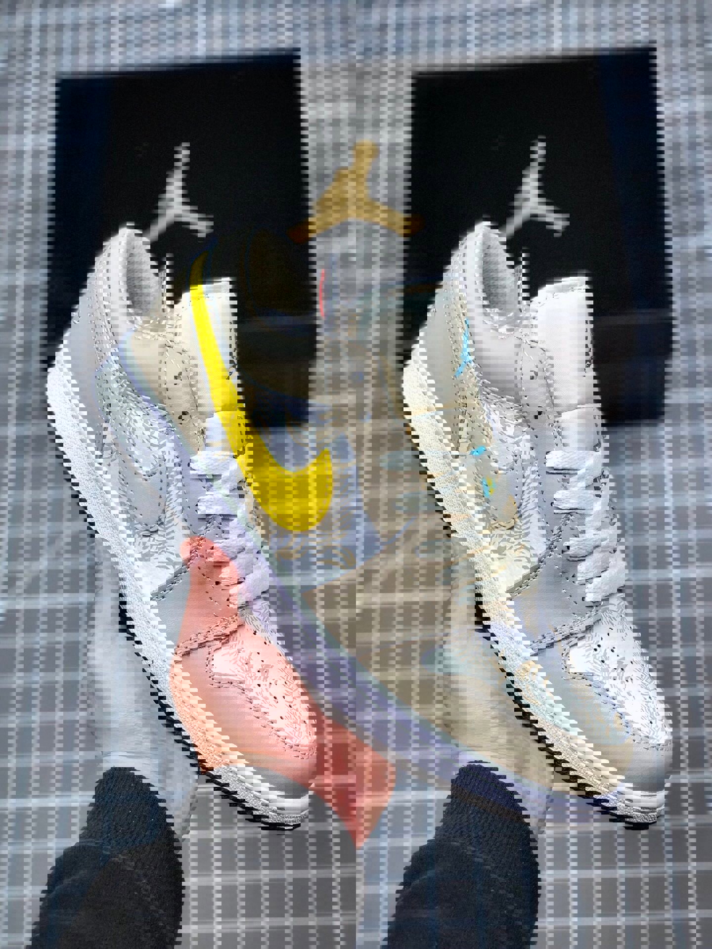 Air jordan 1 low light orewood brown/amarillo-white-laser blue