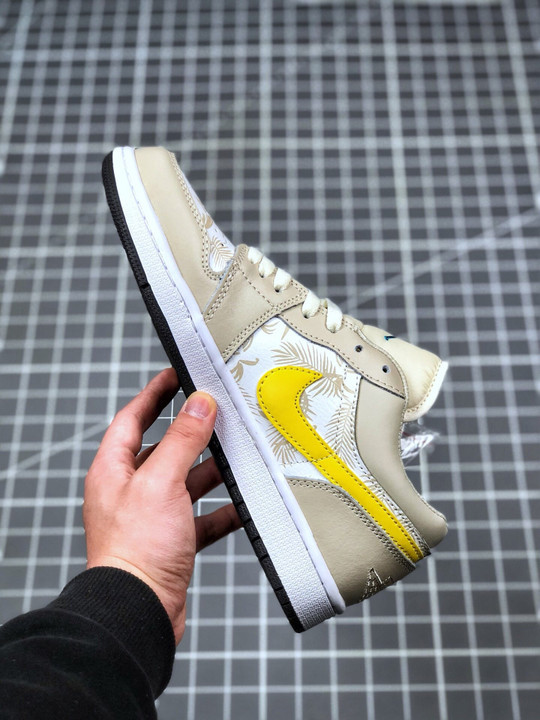 Air jordan 1 low light orewood brown/amarillo-white-laser blue