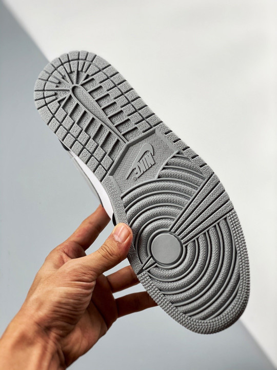 Air jordan 1 low light smoke grey 553558-039