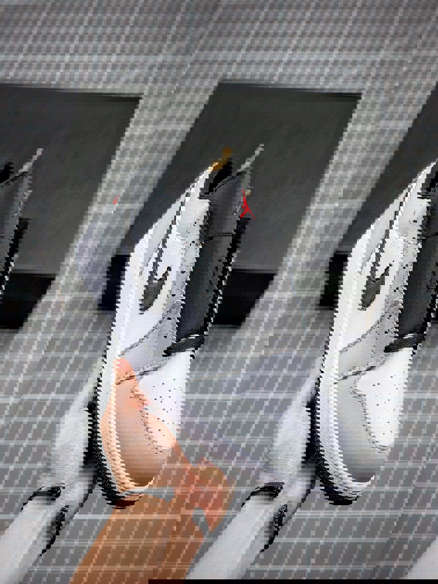 Air jordan 1 low light smoke grey red 553558-030