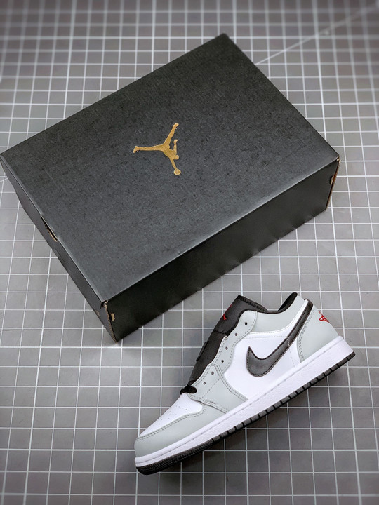 Air jordan 1 low light smoke grey red 553558-030