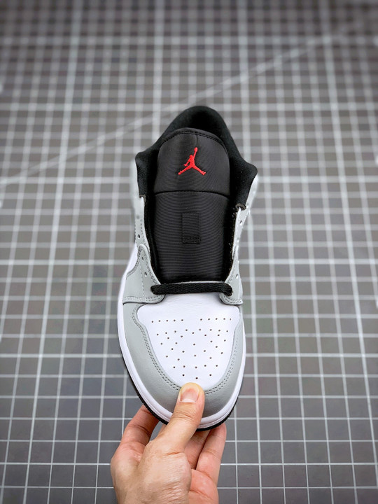 Air jordan 1 low light smoke grey red 553558-030