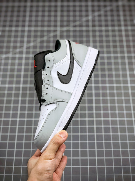 Air jordan 1 low light smoke grey red 553558-030