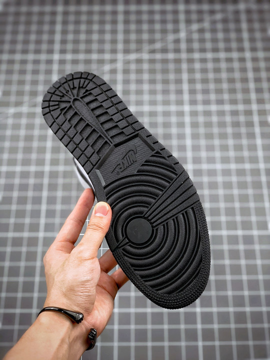 Air jordan 1 low light smoke grey red 553558-030