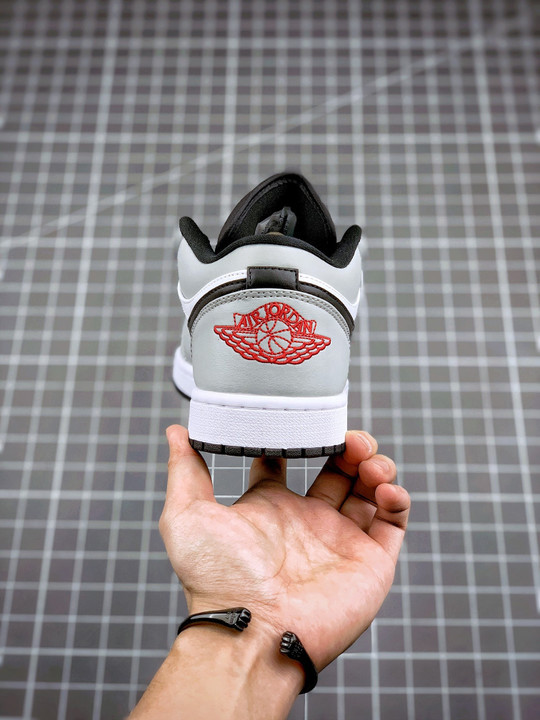 Air jordan 1 low light smoke grey red 553558-030