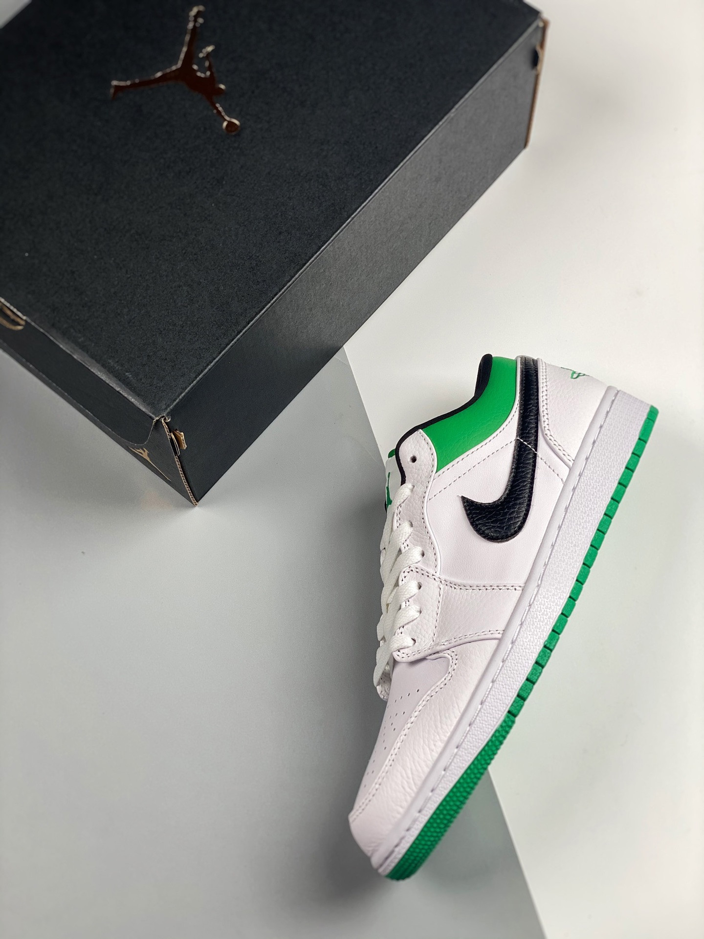 Air jordan 1 low lucky green white 553558-129