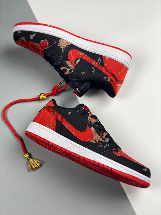 Air jordan 1 low og cnyblack/university red-metallic gold-white