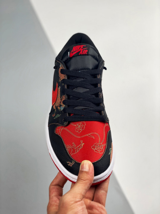 Air jordan 1 low og cnyblack/university red-metallic gold-white