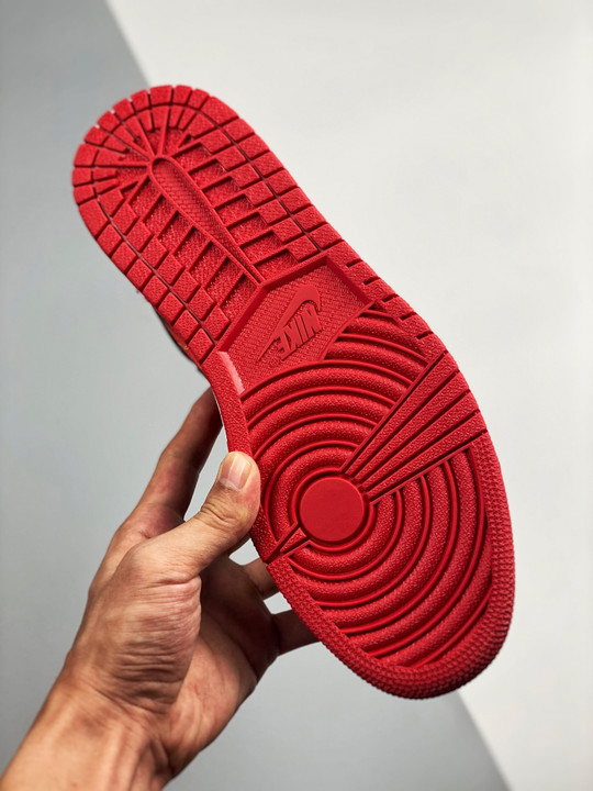 Air jordan 1 low og cnyblack/university red-metallic gold-white