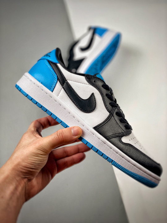 Air jordan 1 low og uncwhite/dark powder blue-black cz0790-104
