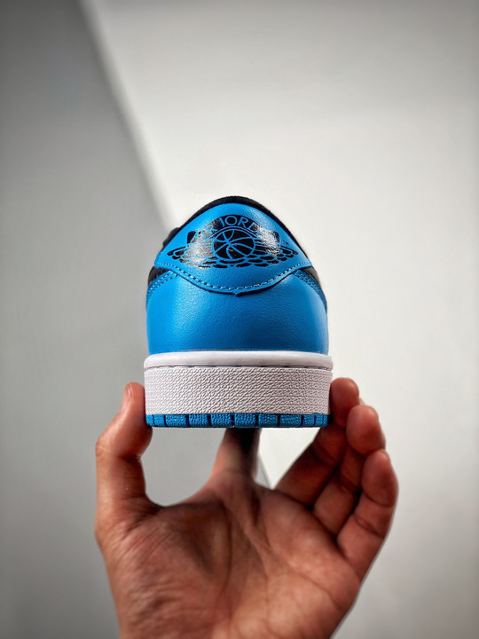 Air jordan 1 low og uncwhite/dark powder blue-black cz0790-104