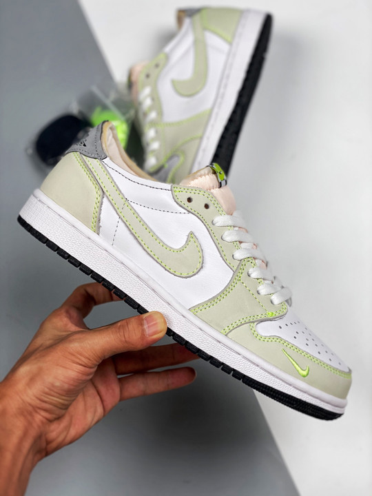 Air jordan 1 low og white/ghost green-black dm7837-103