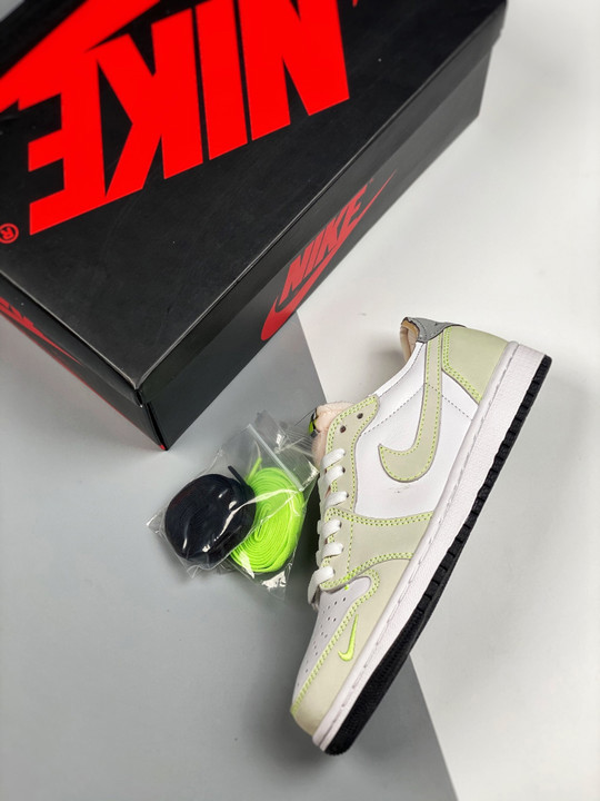 Air jordan 1 low og white/ghost green-black dm7837-103