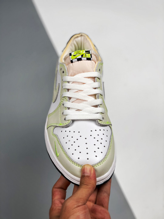 Air jordan 1 low og white/ghost green-black dm7837-103