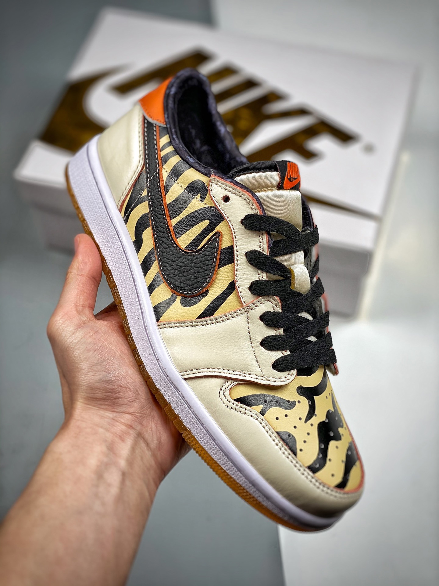 Air jordan 1 low og year of the tigerwhite/black-yellow dh6932-100