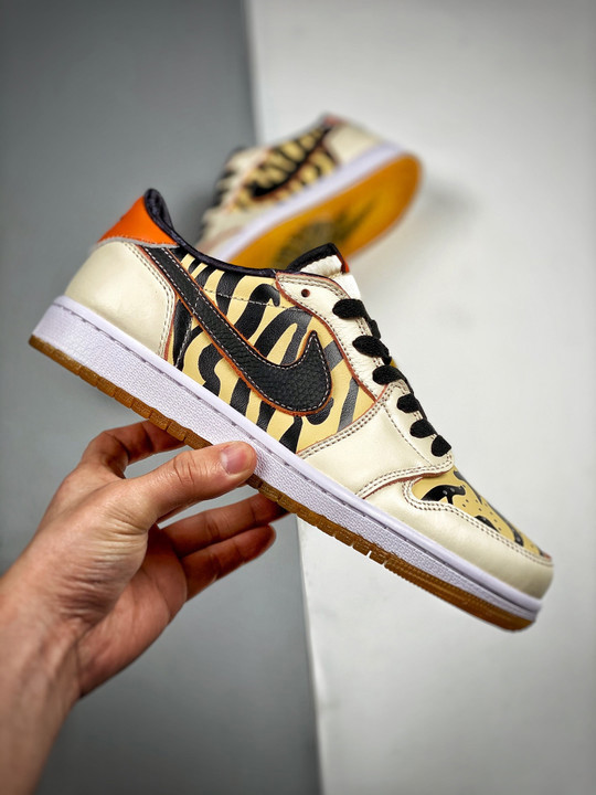 Air jordan 1 low og year of the tigerwhite/black-yellow dh6932-100