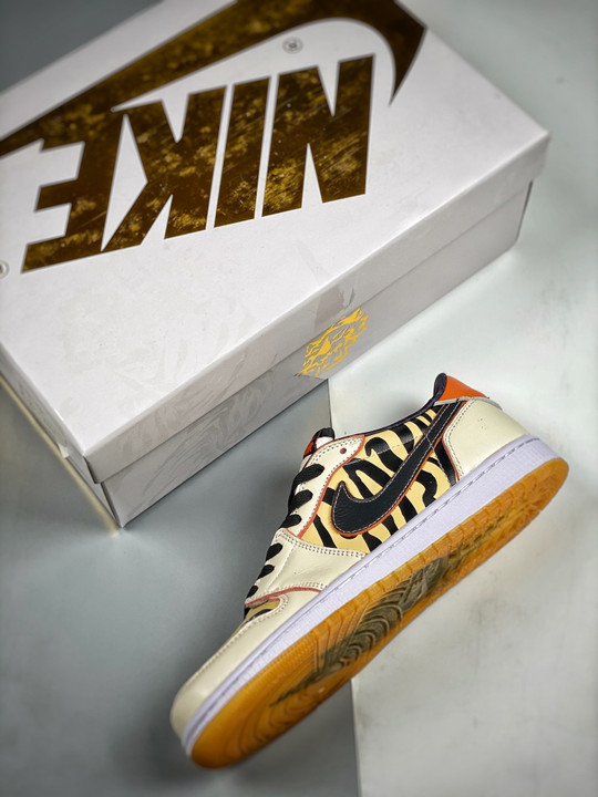 Air jordan 1 low og year of the tigerwhite/black-yellow dh6932-100
